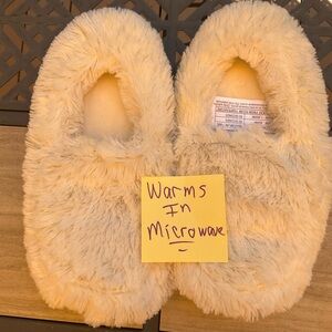 Fluffy off white slippers you can heat up!